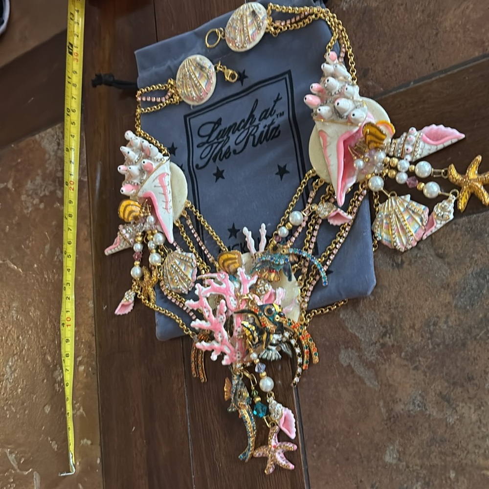 Lunch At The Ritz SEASHELL Necklace - Picture 9 of 14